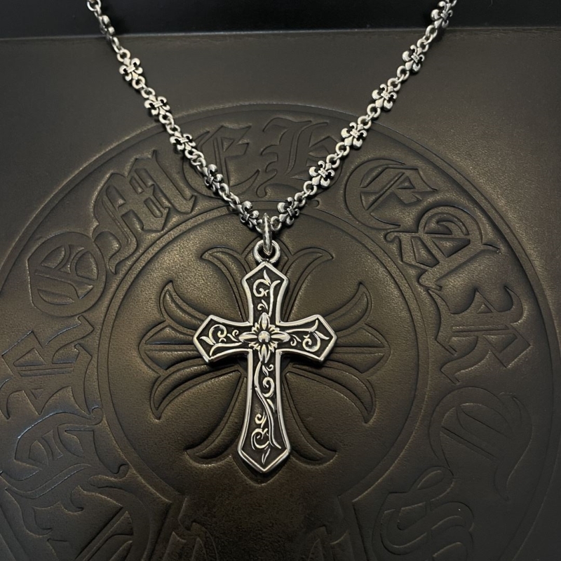 Ch*0me He**ts necklaces